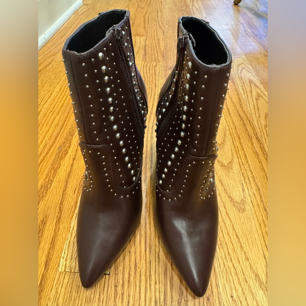 BCBGENERATION brown heel boots, size 5.5